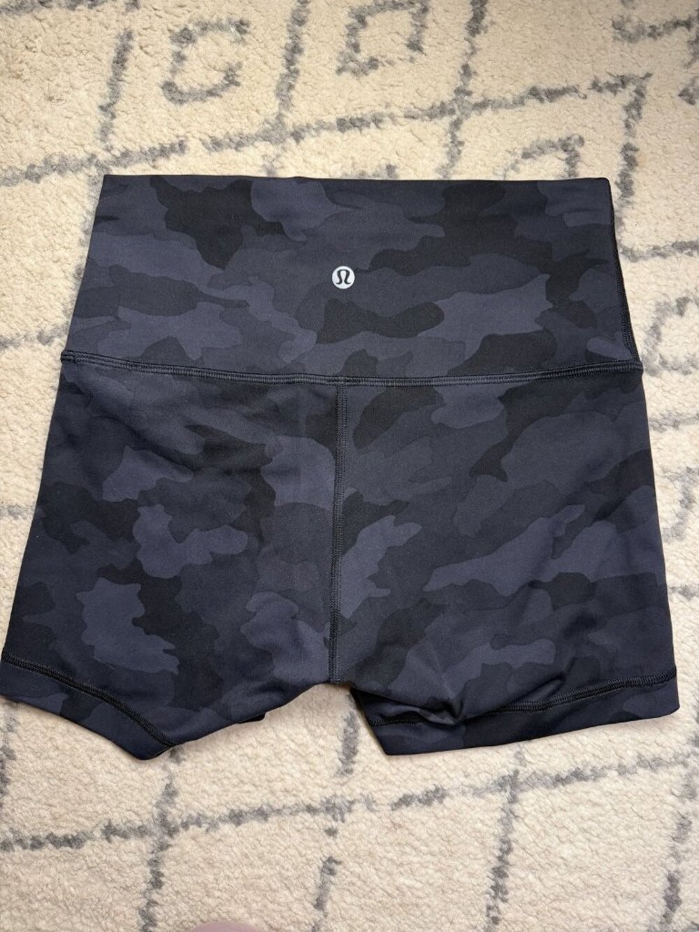Lululemon High-Rise Short 4" Black Camo Size 6 Interior Drawstring Pocket